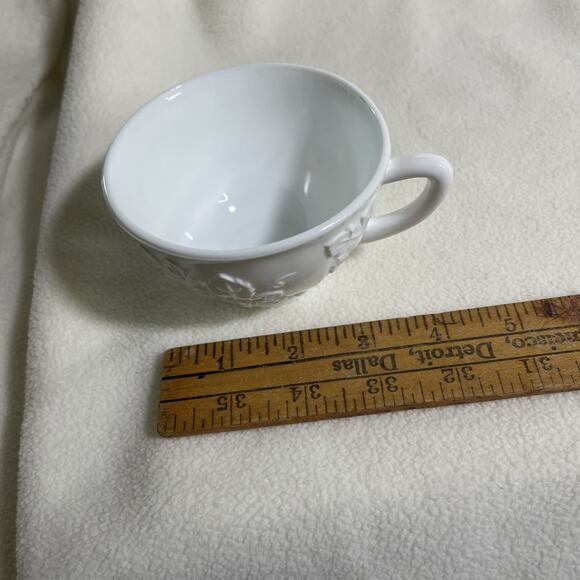 Vintage Indiana Glass Colony Harvest Grape Pattern Milk Glass Cups- Set Of 4 - Picture 6 of 8